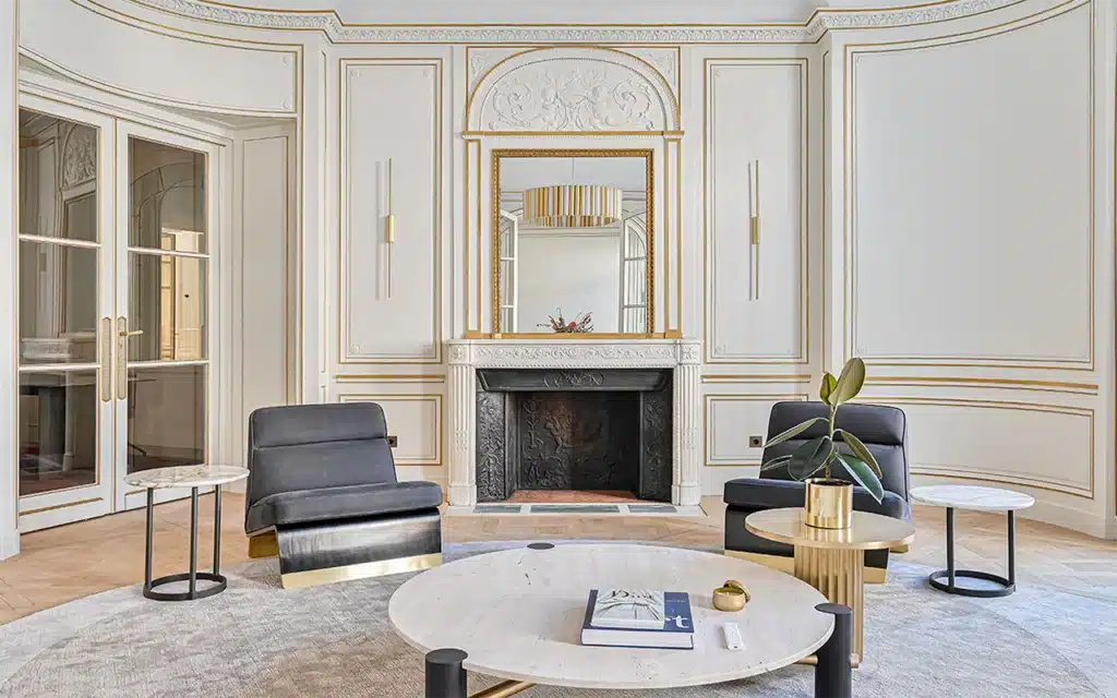 Winston & Léon face aux hôtels de luxe à Paris, nouveau challenger