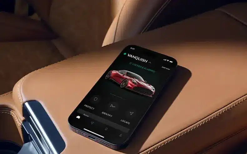 Aston Martin Vanquish connectée