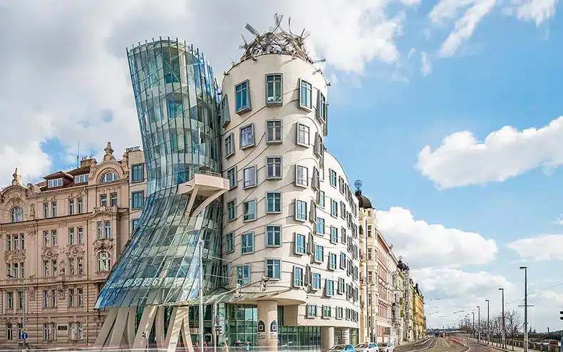 Maison Dansante de Frank Gehry facade