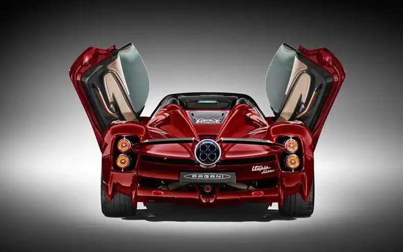 Pagani Utopia Roadster dos avec portes