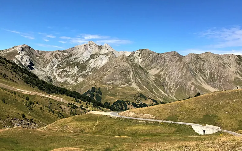 plus beaux cols de montagne à faire en Ferrari ou porsche Col d’Allos