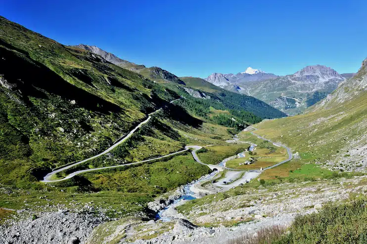plus beaux cols de montagne à faire en Ferrari ou porsche Col de l'Iseran