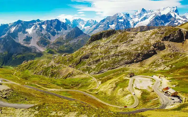 plus beaux cols de montagne à faire en Ferrari ou porsche Col du Galibier