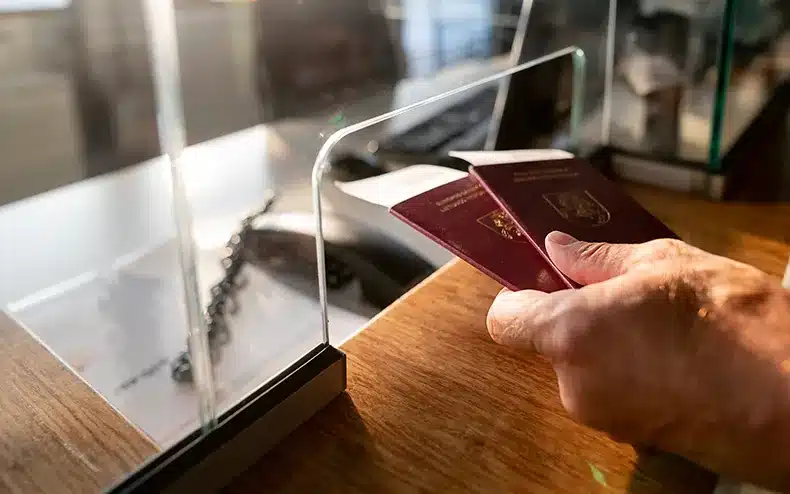 1 min chrono passeport diplomatique