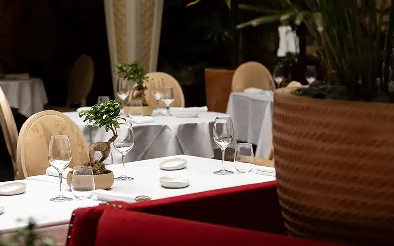 Le Chapon Fin Bordeaux tables