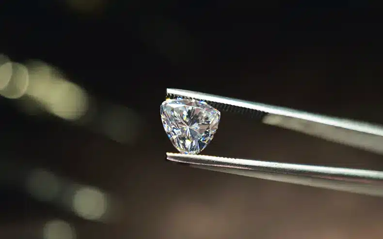 diamant de laboratoire structure atomique