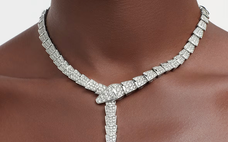 bijoux femme tendance Bulgari Collier Serpenti