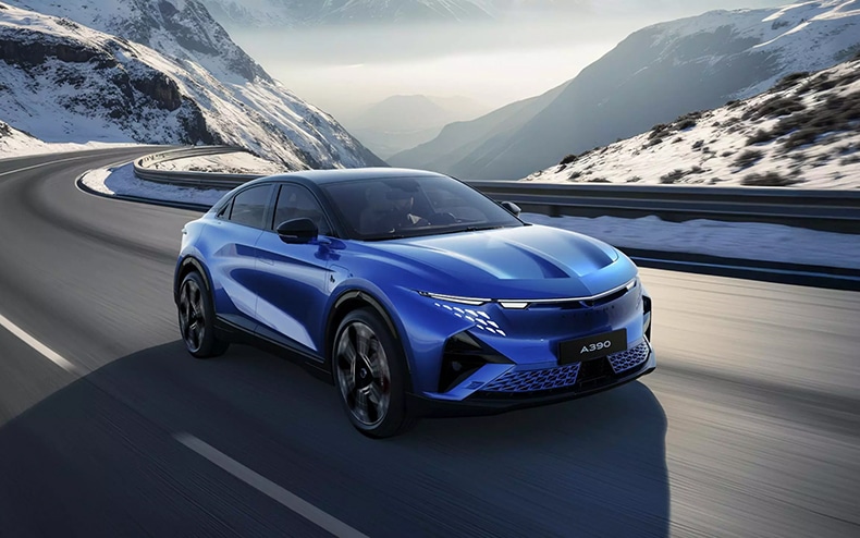 voiture électrique Alpine A390 sur route