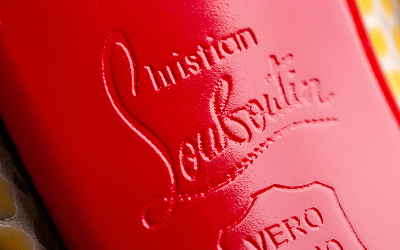 Codes visuels identité luxe Semelle Louboutin