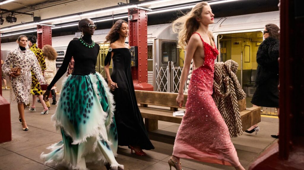 Défilé Chanel dans une station de métro