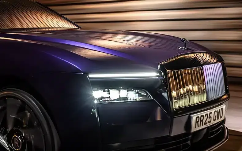 Devant de la Spectre Black Badge 2025 Spectre Black Badge 2025 devant