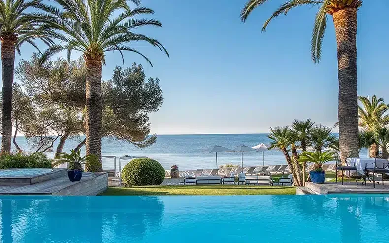 Piscine à débordement à saint Raphaël piscine à débordement hôtel luxe saint raphael